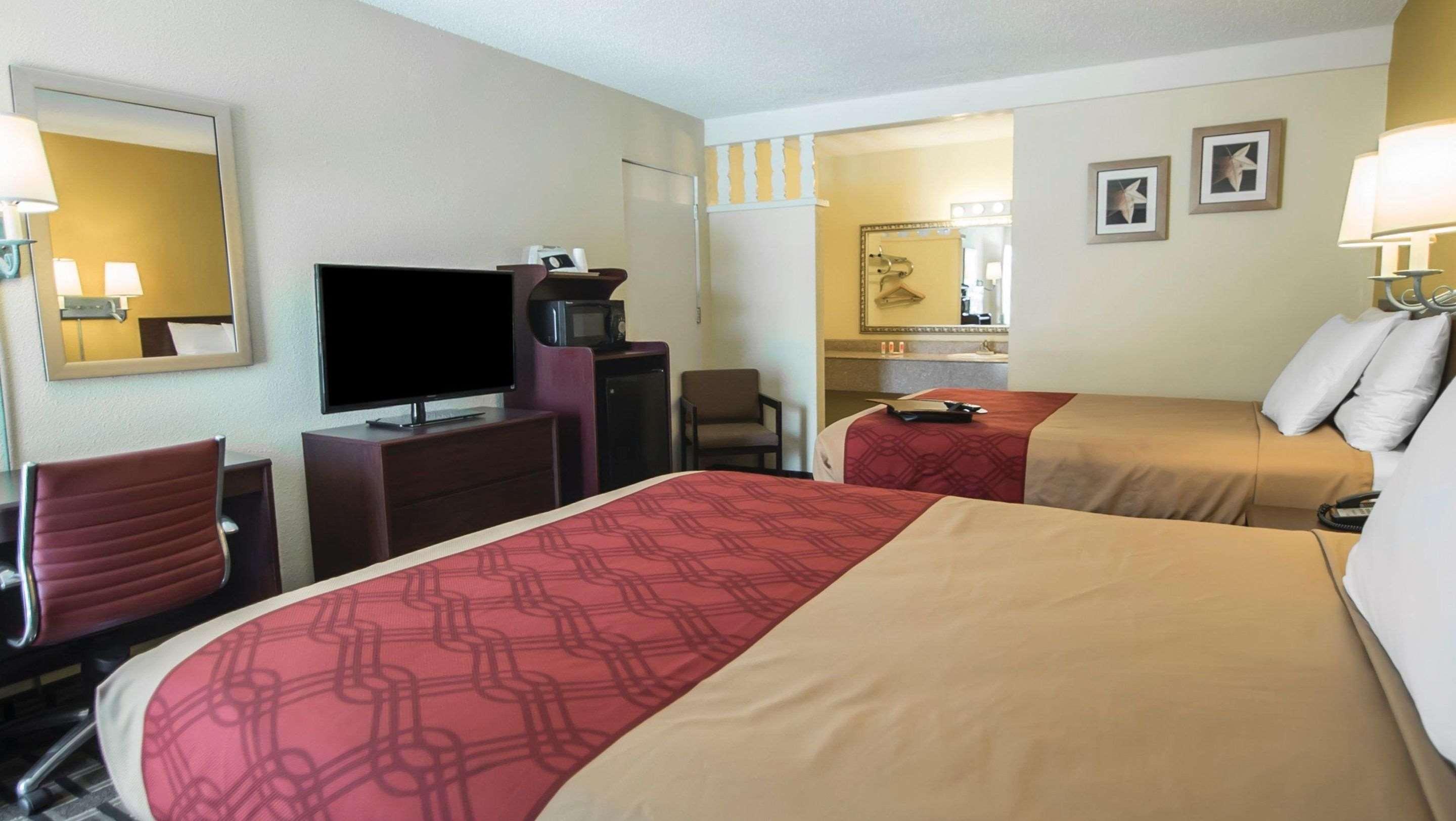 Super 8 By Wyndham Downtown 2*