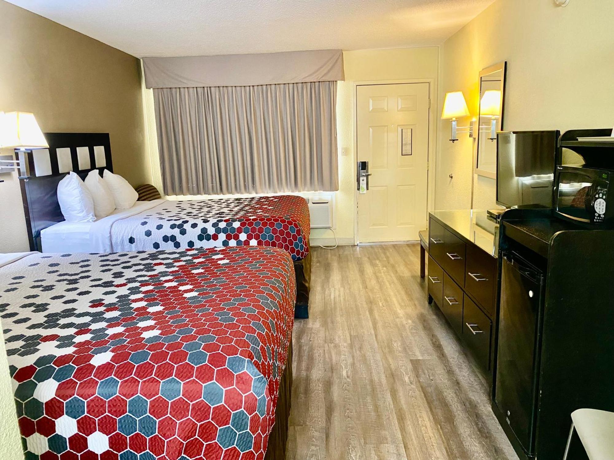 Motel Super 8 By Wyndham Downtown